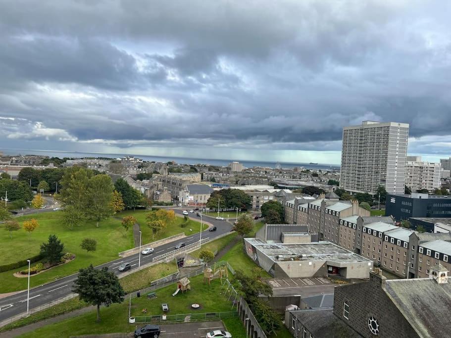 Stunning 2-Bed Apart In The Heart Of Aberdeen* Apartment Exterior foto